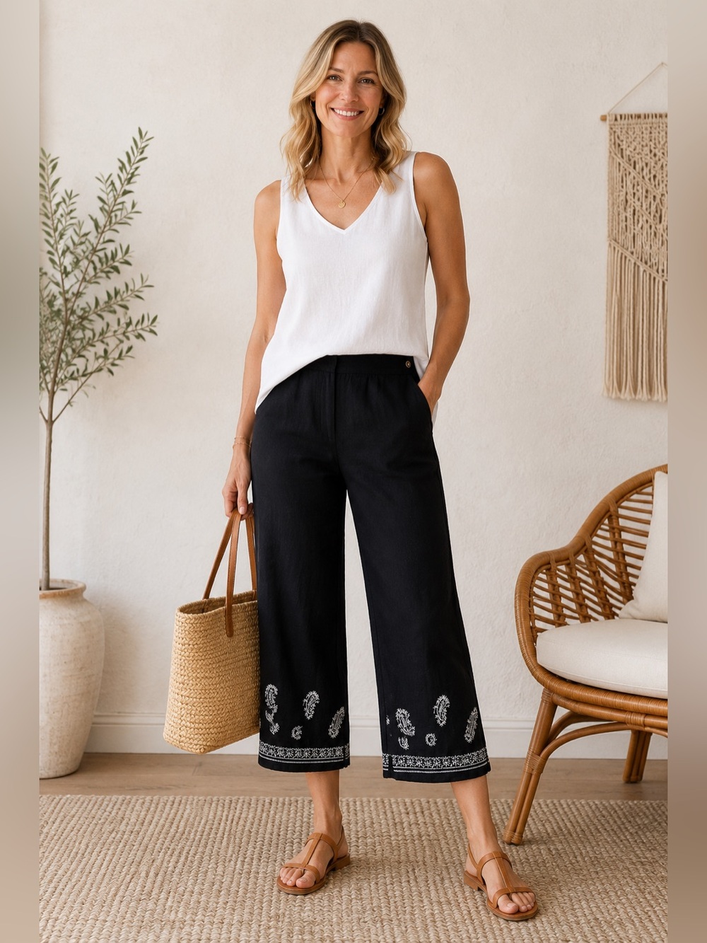 Black Linen Blend Low Rise Cropped Pants Women’s Size 6 Embroidered Boho Capri